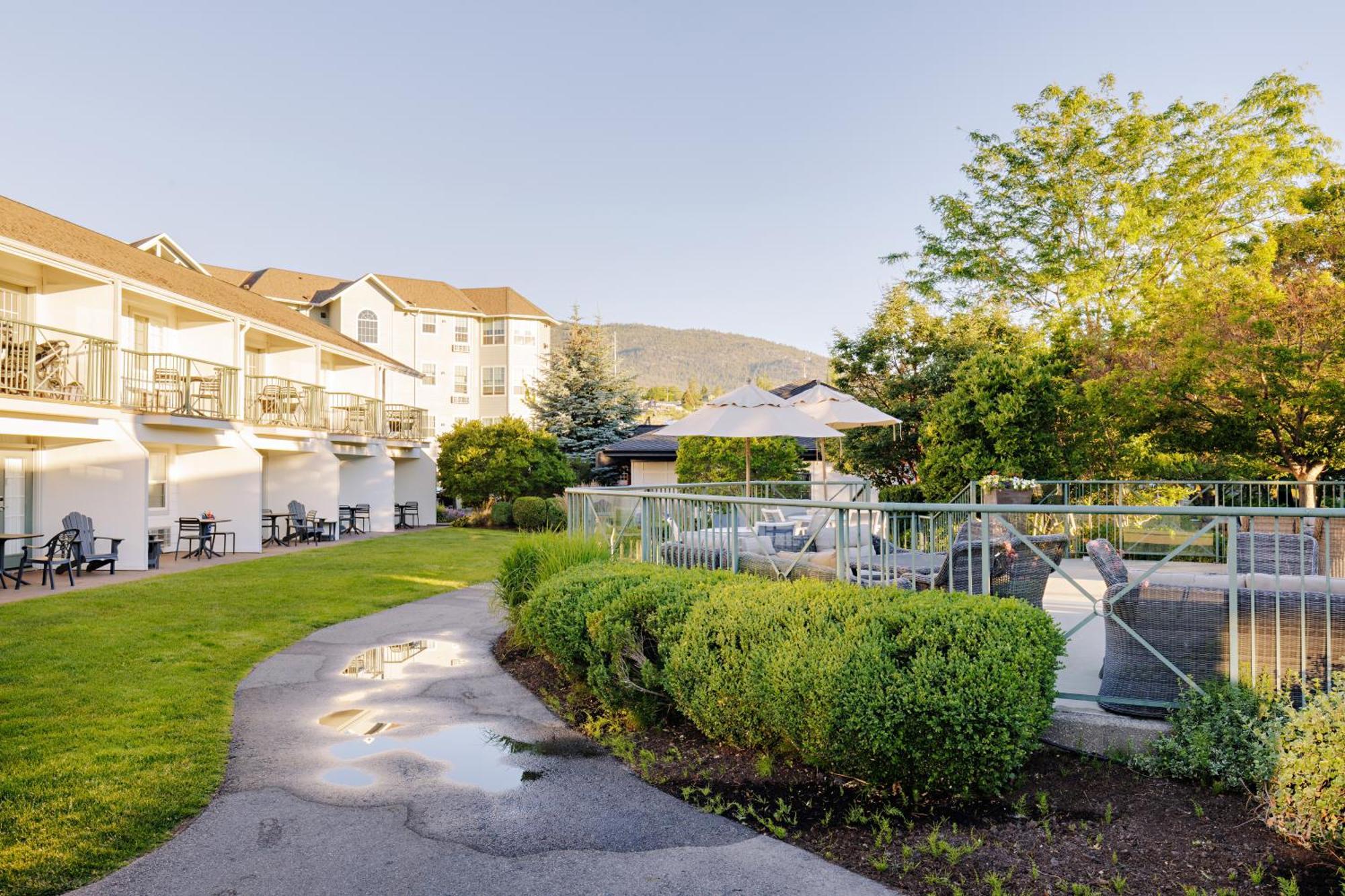 Balcomo, A Ramada By Wyndham Penticton Exterior foto