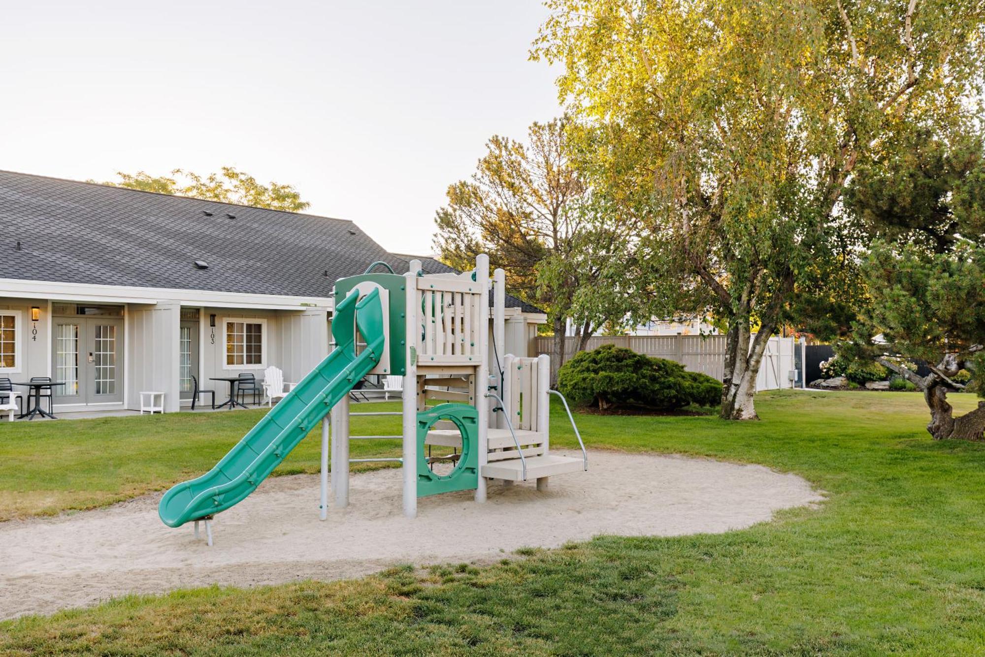 Balcomo, A Ramada By Wyndham Penticton Exterior foto
