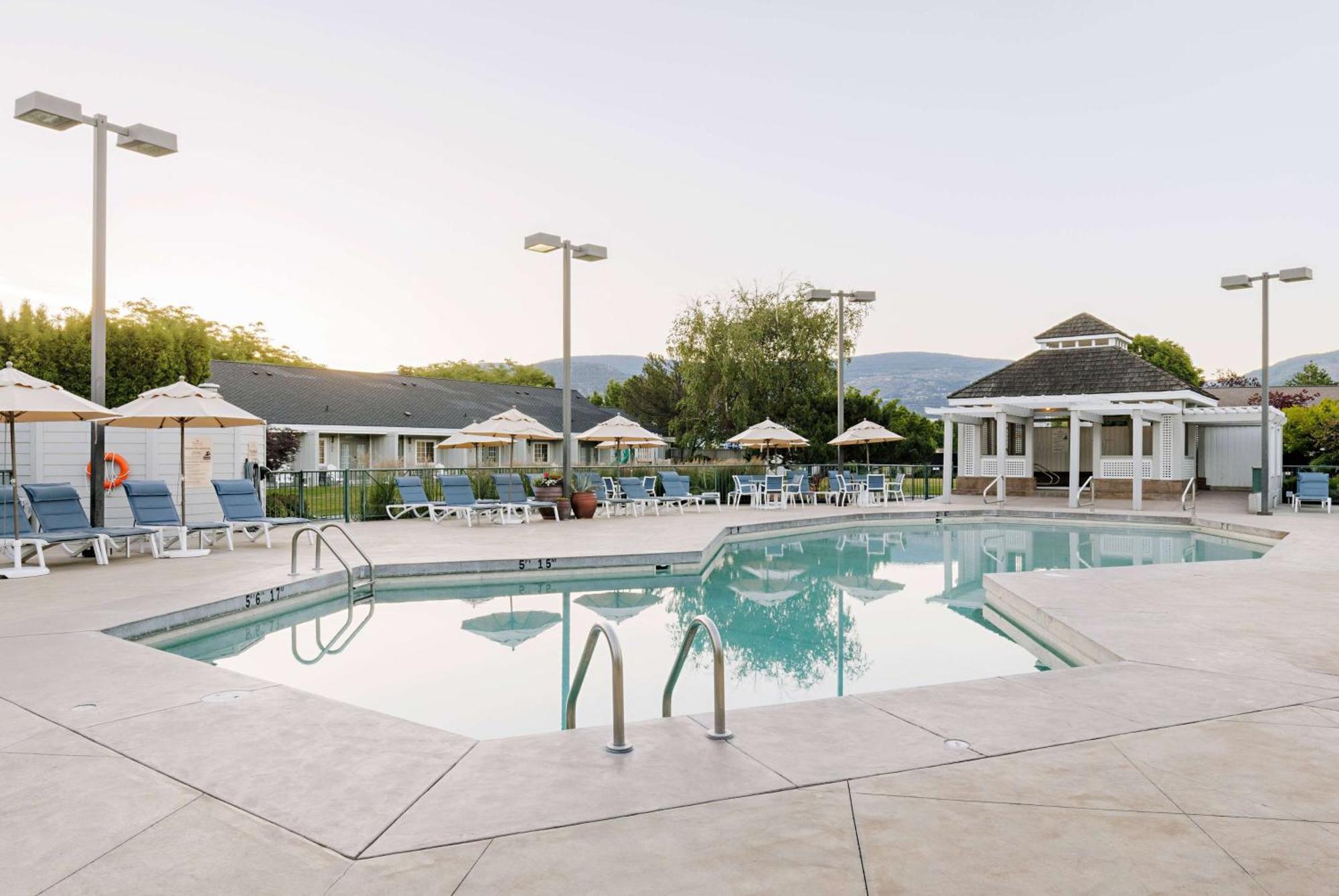 Balcomo, A Ramada By Wyndham Penticton Exterior foto